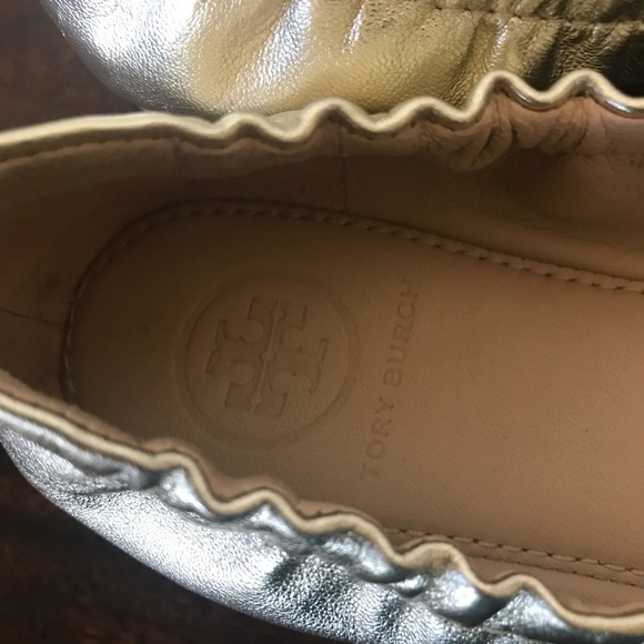 NWOT TORY BURCH LEATHER BOW SOFT GOLD FLATS - Picture 4 of 5